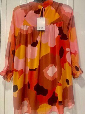 New With Tags! Beautiful DR2 Abstract Medium Blouse Lined